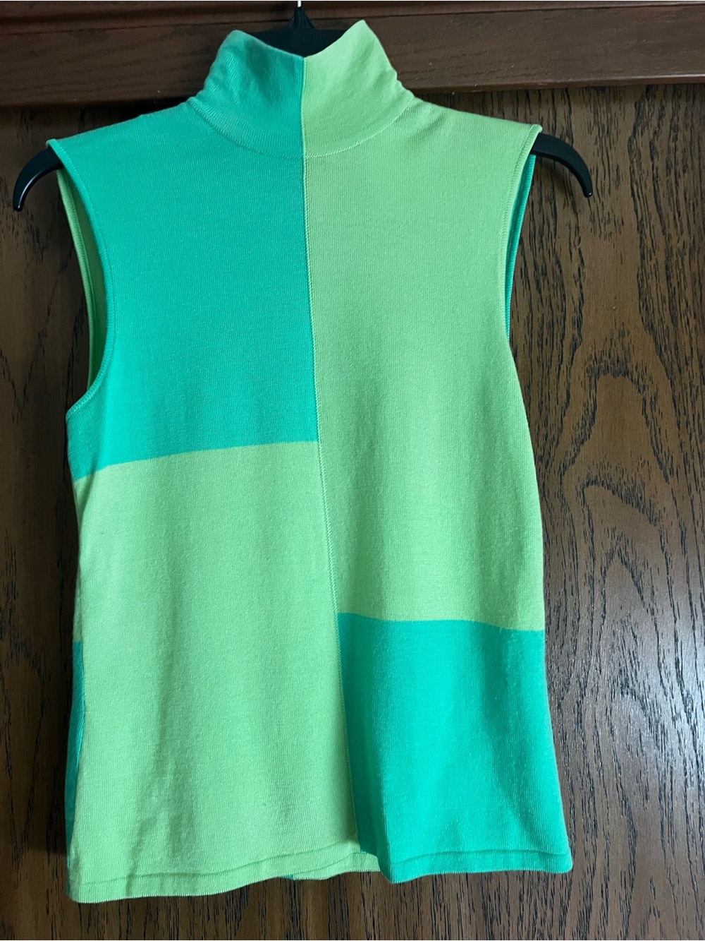 Escada Sleeveless Color-block mock neck. Top in Mint & Lime
